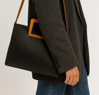 Agile-Reach Avenue Leather Purse